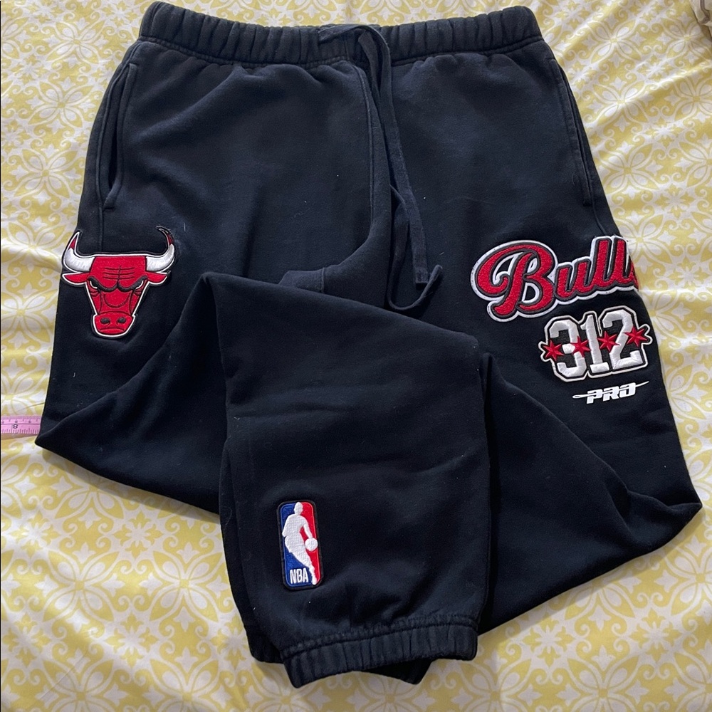 NBA Licensed Pro Standard Women’s Black Bulls Medium Jogger Pants EUC Heavy